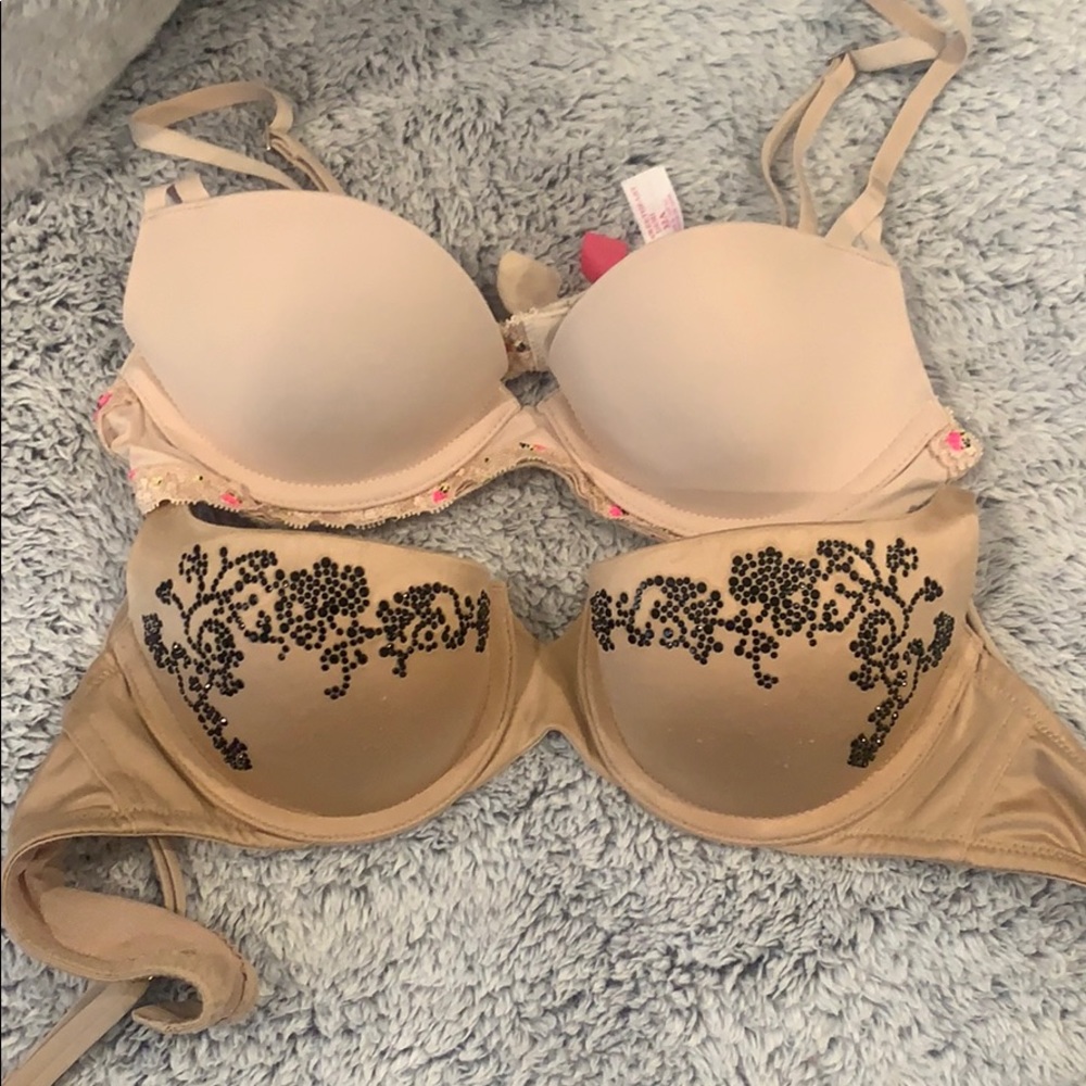 2 Victoria secret bras 32A